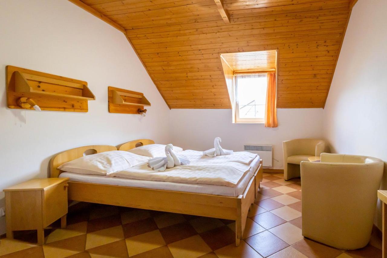 Horsky Hotel Rajska Bouda Malenovice  Екстериор снимка